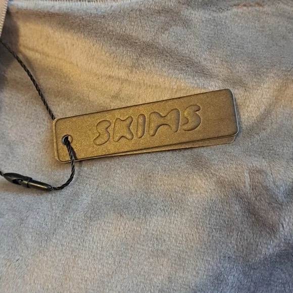 SKIMS VELOUR TANK XL - Picture 4 of 8